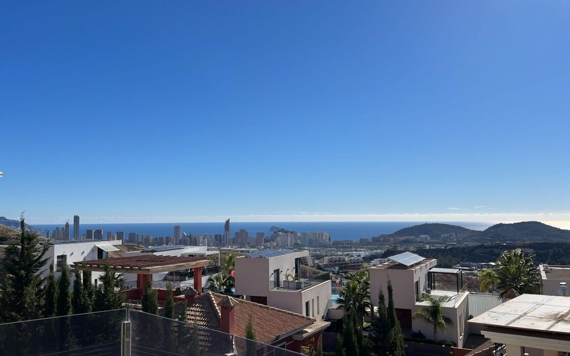 Современная вилла с видом на море в Финестрате 140 кв.м