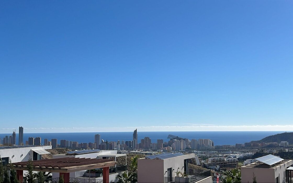 Современная вилла с видом на море в Финестрате 140 кв.м