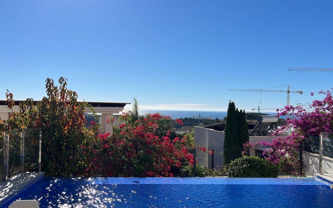 Современная вилла с видом на море в Финестрате 140 кв.м