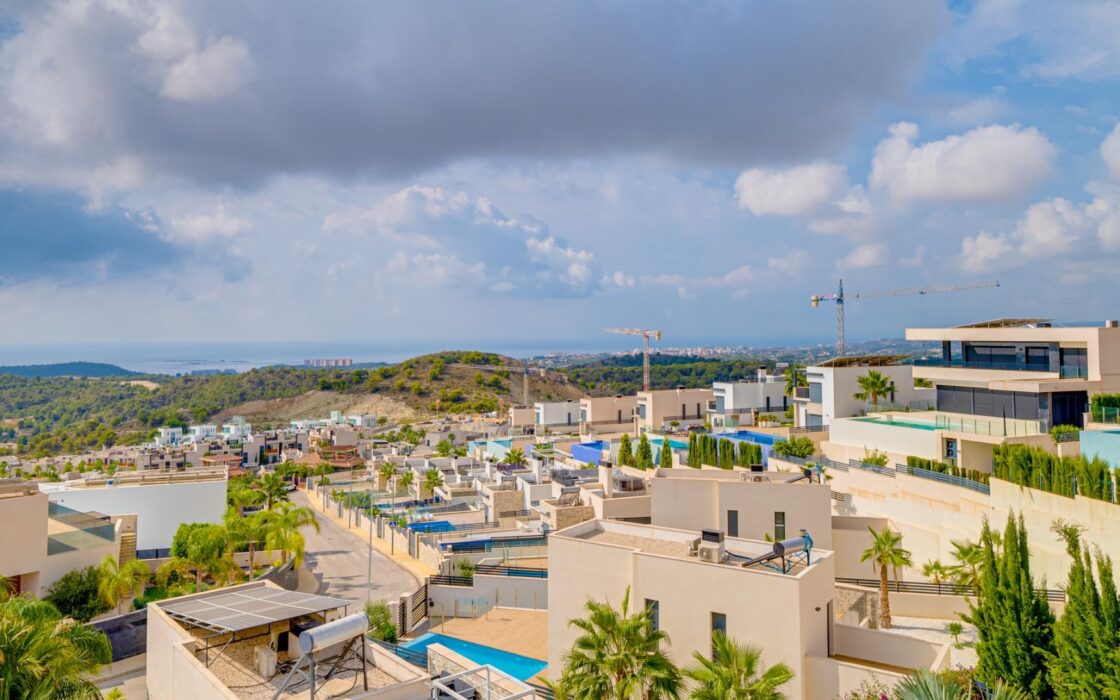 Современная вилла с видом на море в Финестрате 140 кв.м