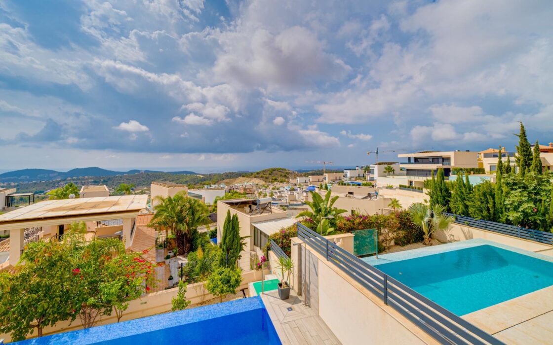 Современная вилла с видом на море в Финестрате 140 кв.м