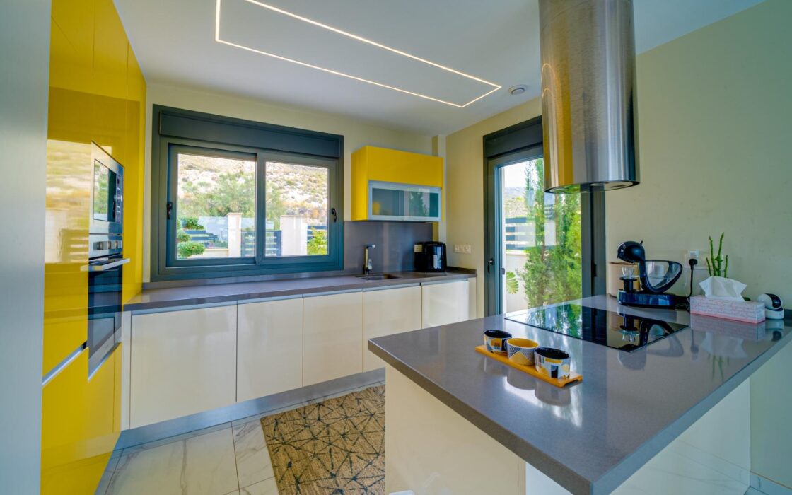 Современная вилла с видом на море в Финестрате 140 кв.м