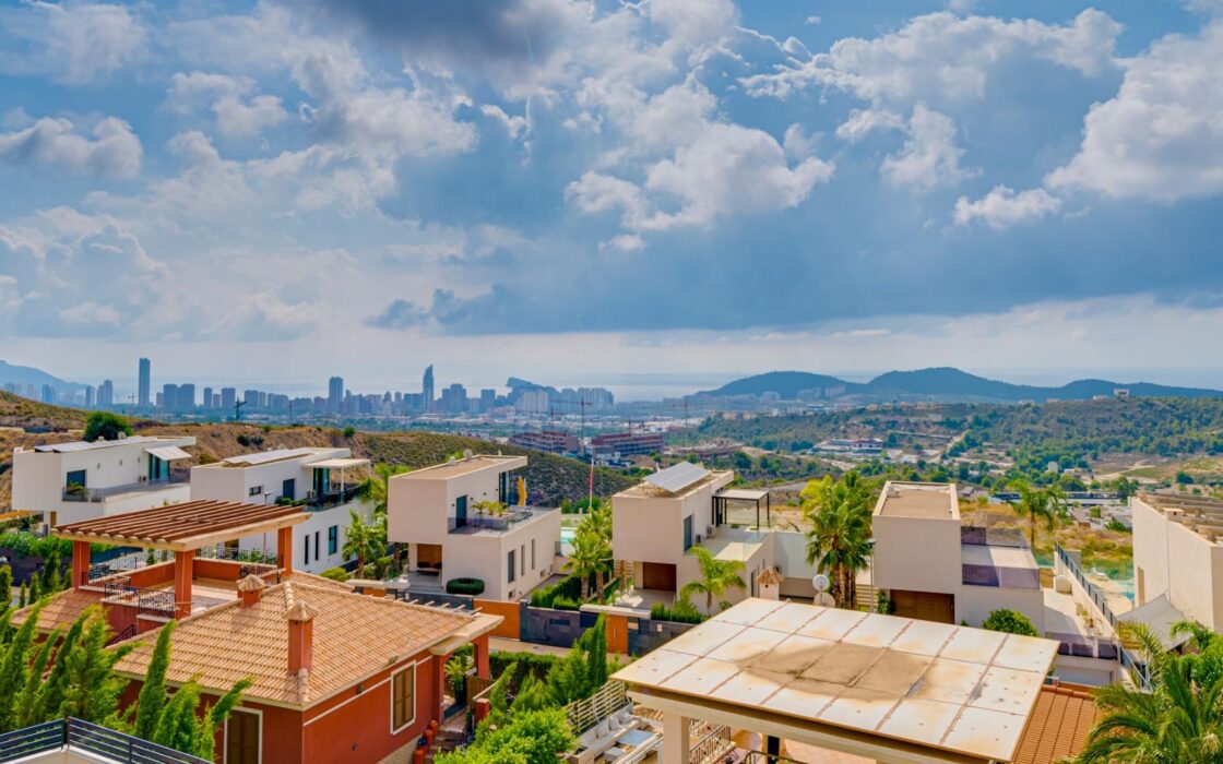 Современная вилла с видом на море в Финестрате 140 кв.м