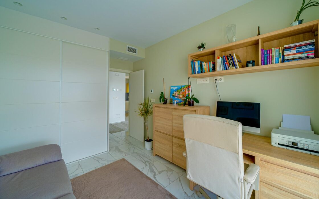 Современная вилла с видом на море в Финестрате 140 кв.м