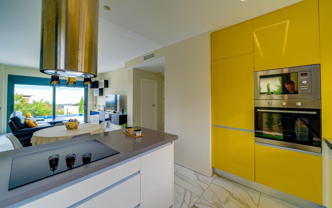 Современная вилла с видом на море в Финестрате 140 кв.м