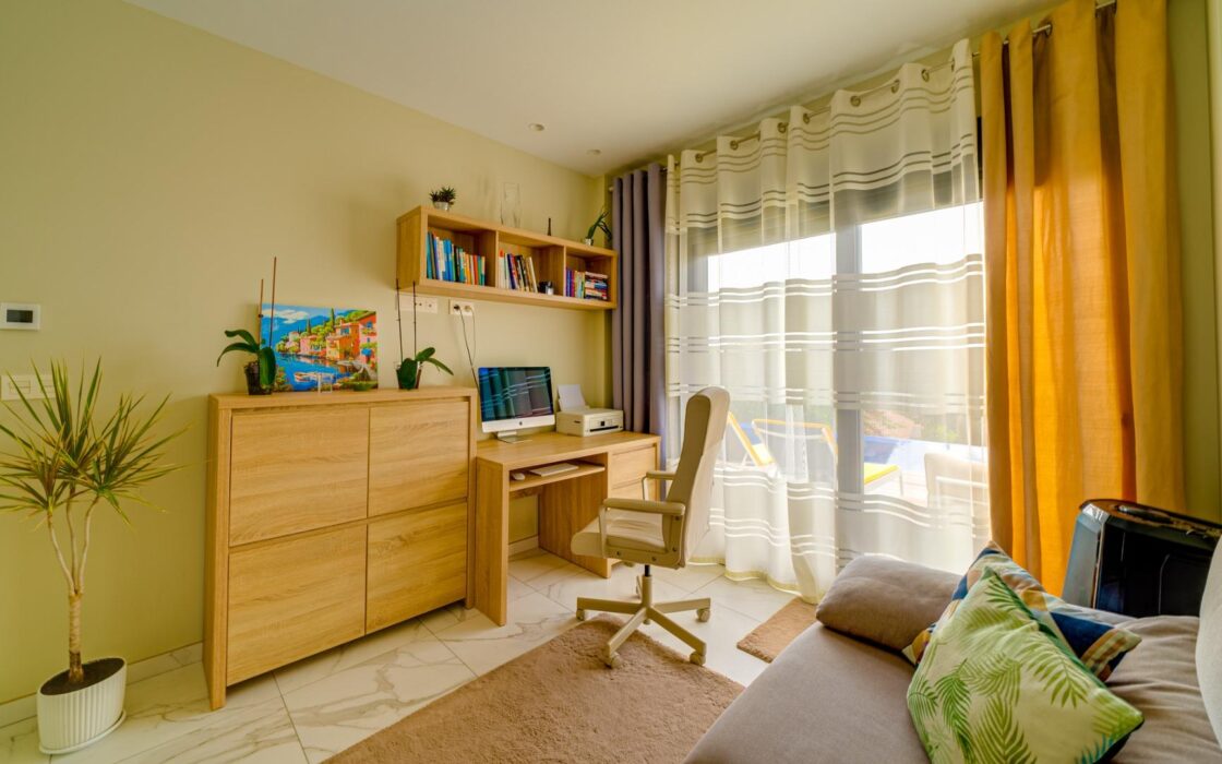 Современная вилла с видом на море в Финестрате 140 кв.м