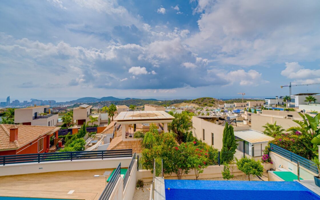 Современная вилла с видом на море в Финестрате 140 кв.м