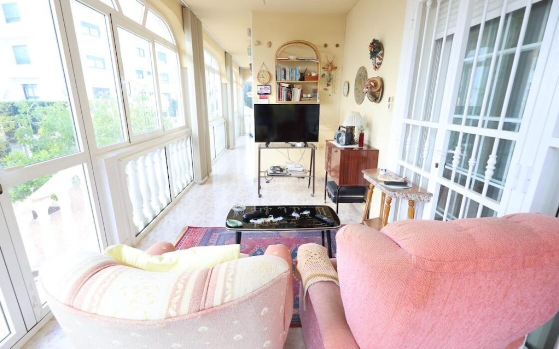 Дом в Ориуэла Коста 308 кв.м с бассейном и террасой