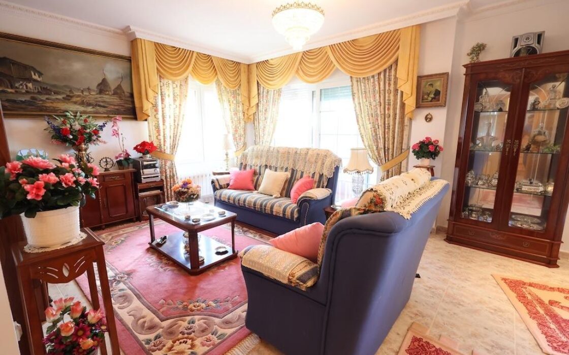 Дом в Ориуэла Коста 308 кв.м с бассейном и террасой