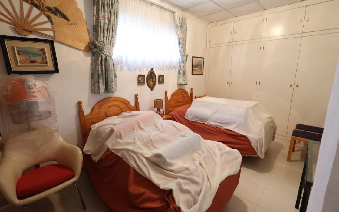 Дом в Ориуэла Коста 308 кв.м с бассейном и террасой