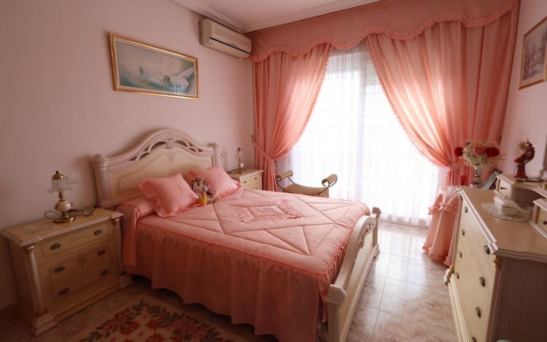 Дом в Ориуэла Коста 308 кв.м с бассейном и террасой