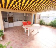 Дом в Ориуэла Коста 308 кв.м с бассейном и террасой