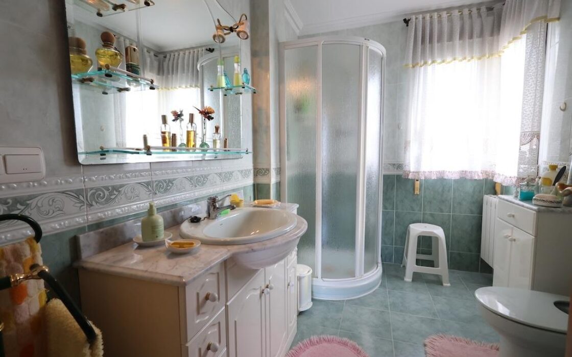 Дом в Ориуэла Коста 308 кв.м с бассейном и террасой