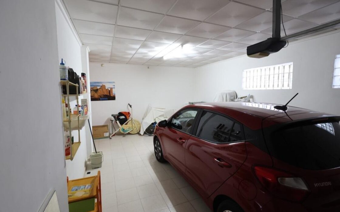 Дом в Ориуэла Коста 308 кв.м с бассейном и террасой