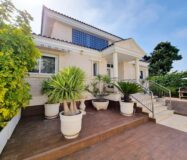 Вилла в Торревьехе 239 кв.м с террасой и общим бассейном