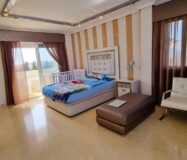 Вилла в Торревьехе 239 кв.м с террасой и общим бассейном