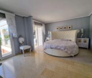 Вилла в Торревьехе 239 кв.м с террасой и общим бассейном