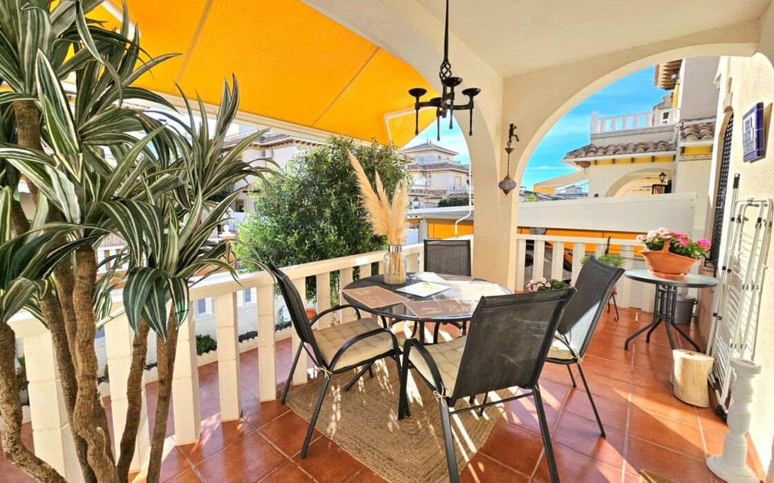 Дом в Ориуэла Коста 80 кв.м с бассейном и террасой 2.5 км до моря