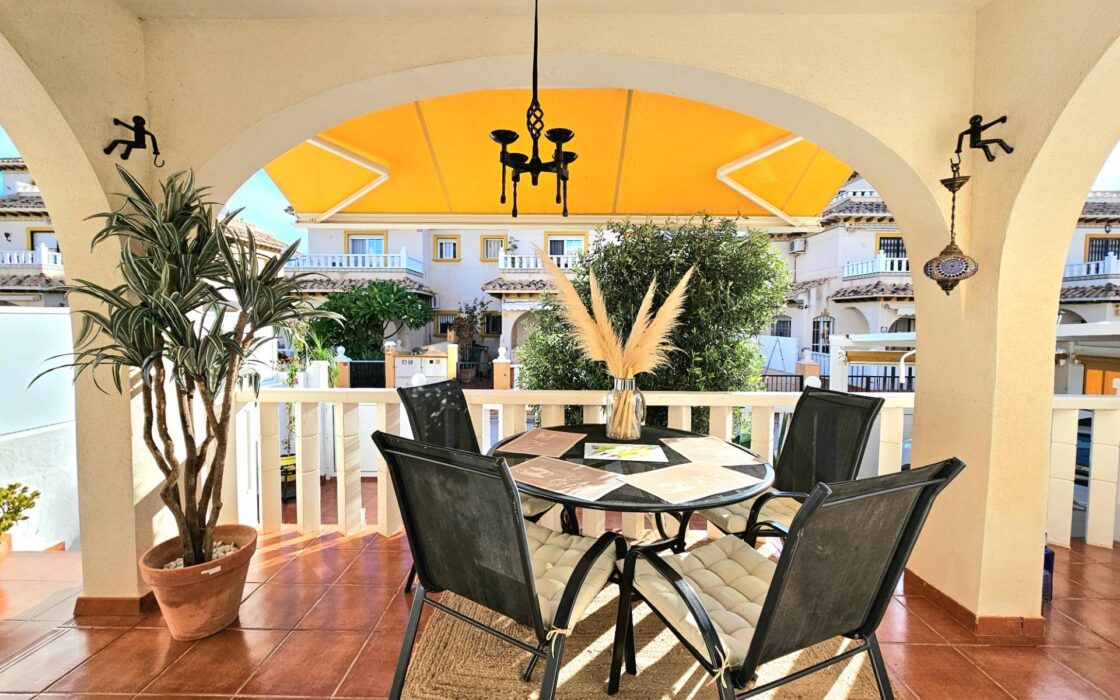 Дом в Ориуэла Коста 80 кв.м с бассейном и террасой 2.5 км до моря