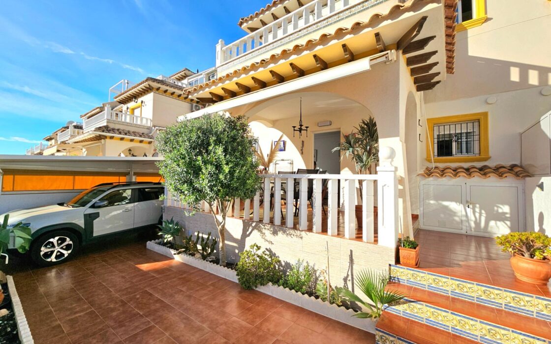 Дом в Ориуэла Коста 80 кв.м с бассейном и террасой 2.5 км до моря