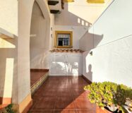 Дом в Ориуэла Коста 80 кв.м с бассейном и террасой 2.5 км до моря