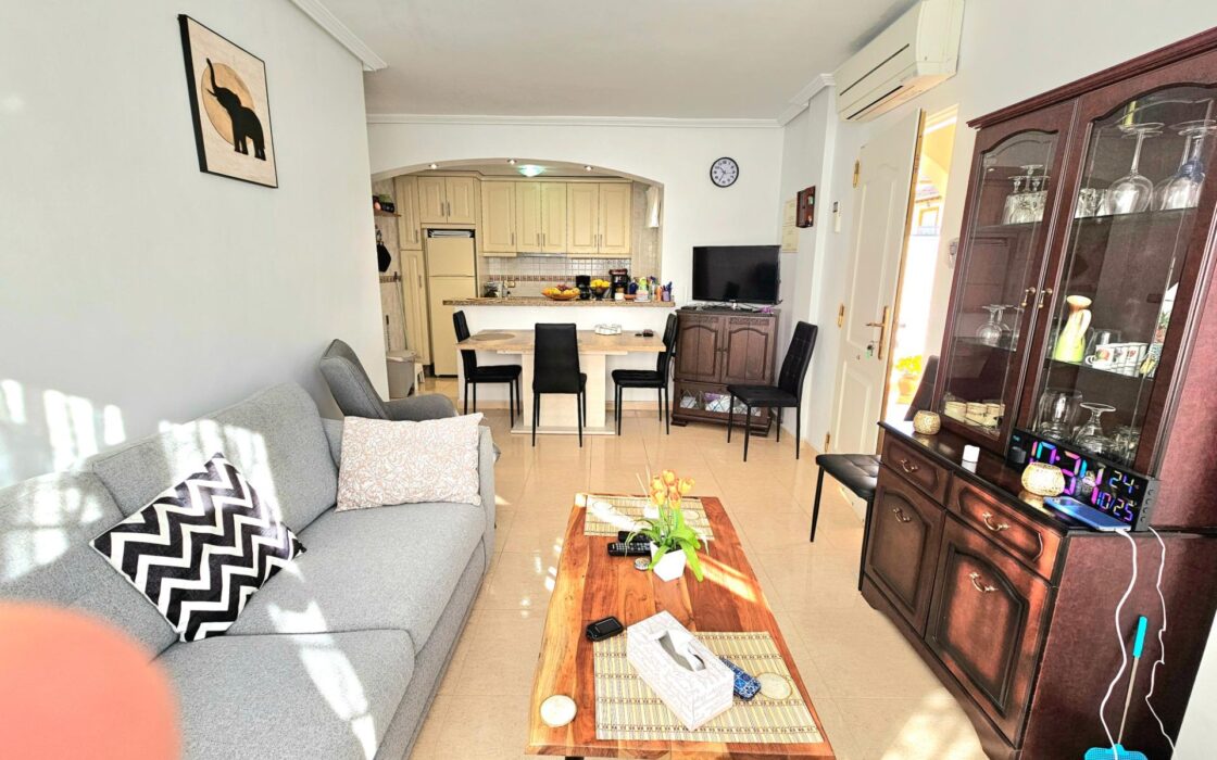 Дом в Ориуэла Коста 80 кв.м с бассейном и террасой 2.5 км до моря