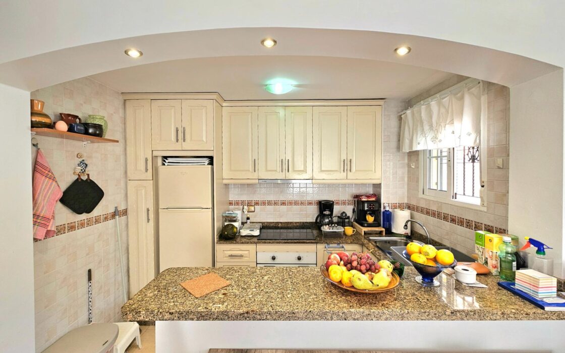 Дом в Ориуэла Коста 80 кв.м с бассейном и террасой 2.5 км до моря