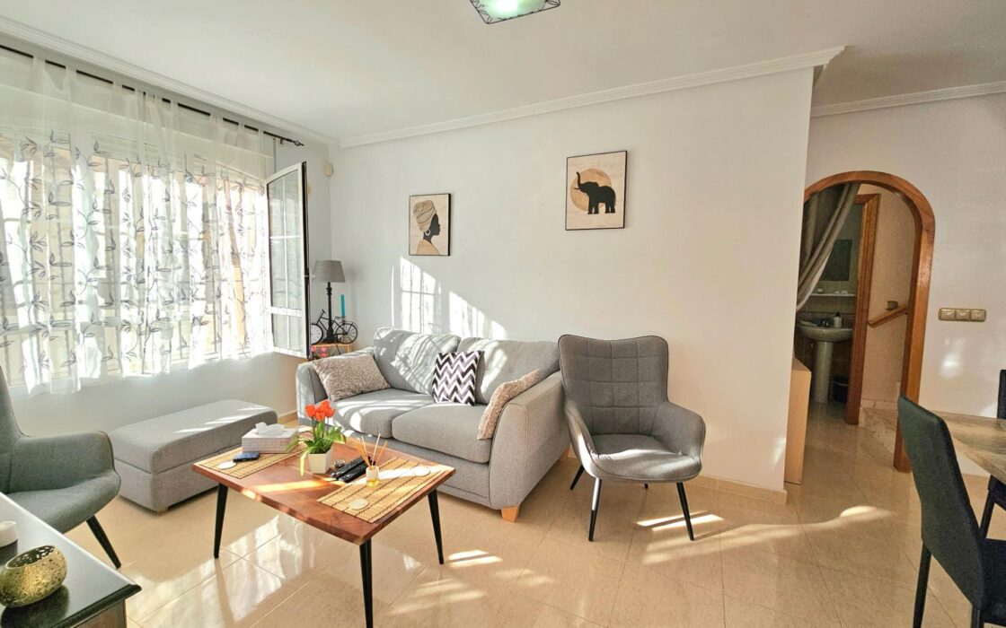 Дом в Ориуэла Коста 80 кв.м с бассейном и террасой 2.5 км до моря