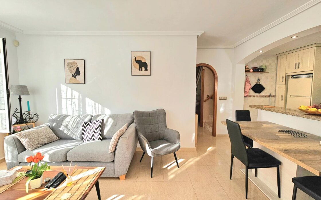 Дом в Ориуэла Коста 80 кв.м с бассейном и террасой 2.5 км до моря