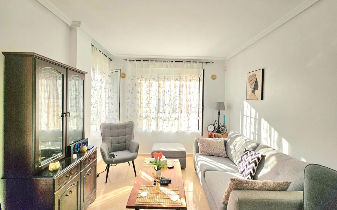 Дом в Ориуэла Коста 80 кв.м с бассейном и террасой 2.5 км до моря