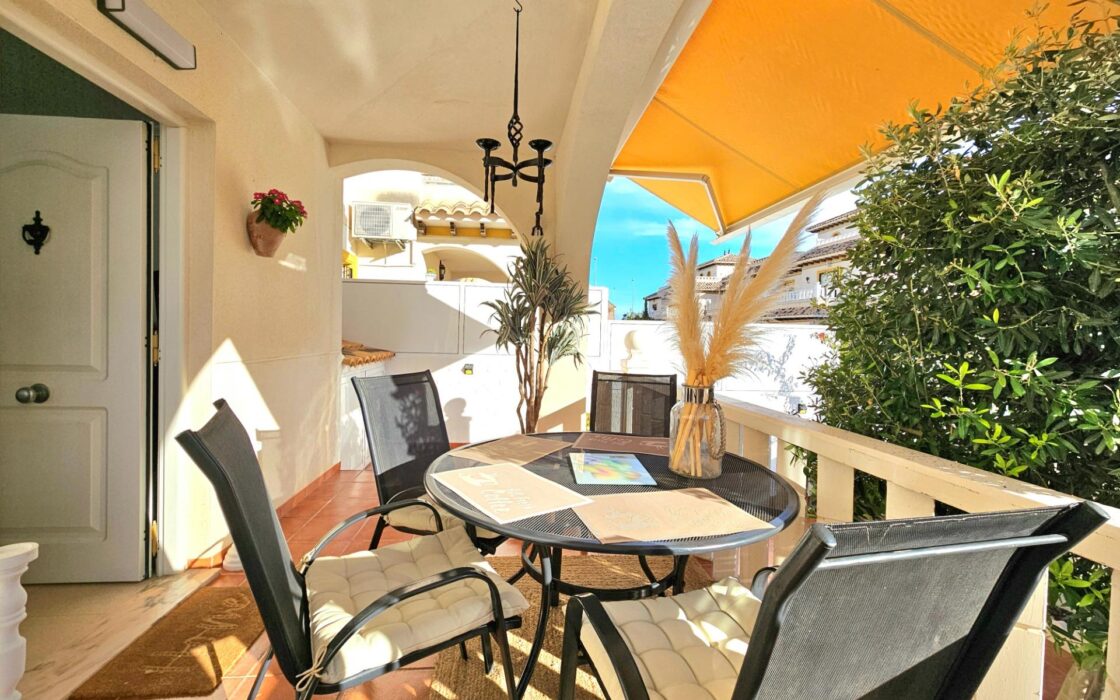 Дом в Ориуэла Коста 80 кв.м с бассейном и террасой 2.5 км до моря