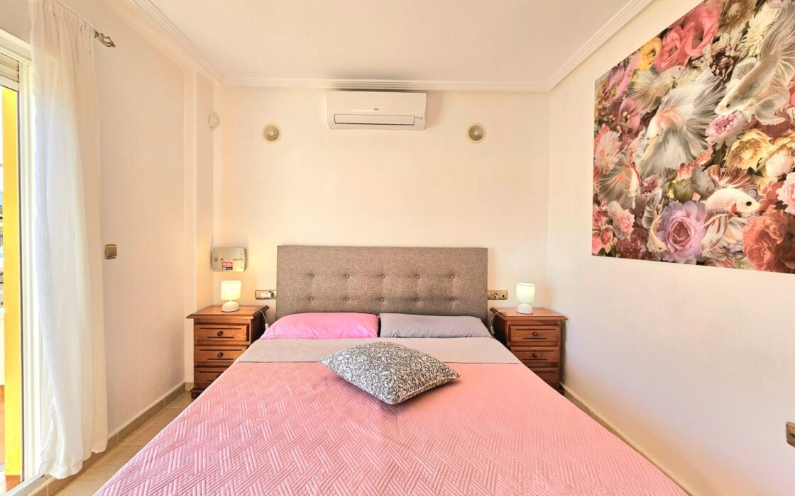 Дом в Ориуэла Коста 80 кв.м с бассейном и террасой 2.5 км до моря