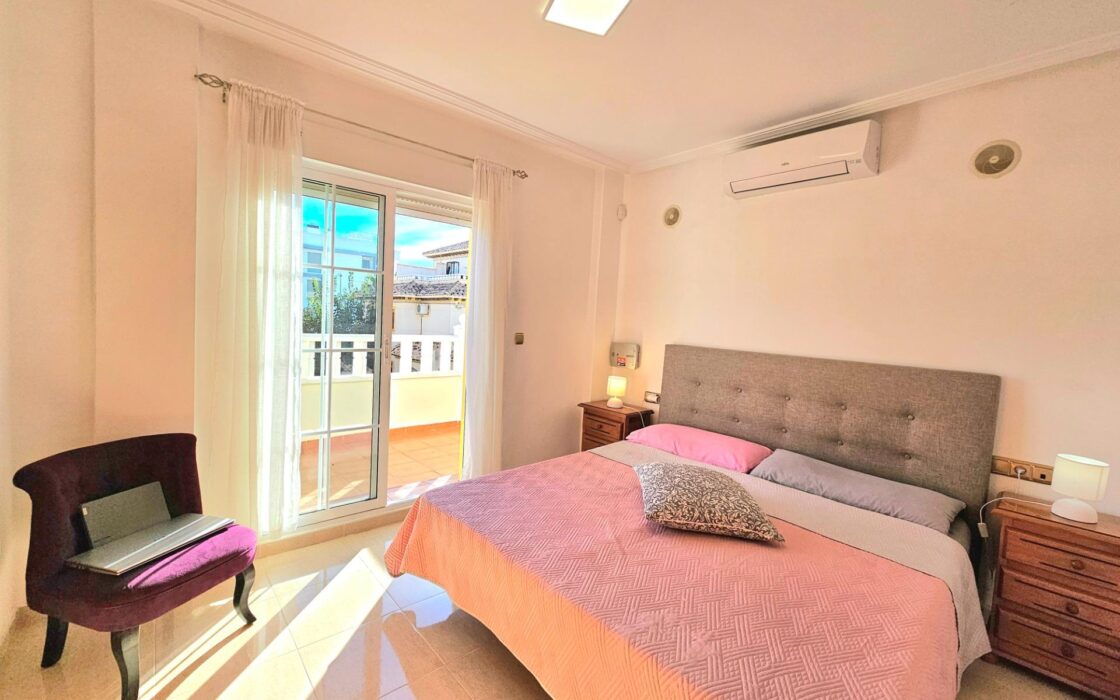 Дом в Ориуэла Коста 80 кв.м с бассейном и террасой 2.5 км до моря