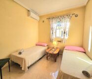 Дом в Ориуэла Коста 80 кв.м с бассейном и террасой 2.5 км до моря