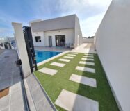 Просторная вилла с бассейном в Пинар де Камповерде 93 кв.м