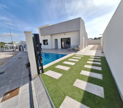 Простора вілла з басейном у Пинар де Камповерде 93 кв.м