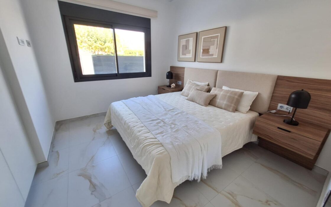 Просторная вилла с бассейном в Пинар де Камповерде 93 кв.м