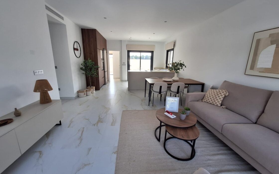 Просторная вилла с бассейном в Пинар де Камповерде 93 кв.м