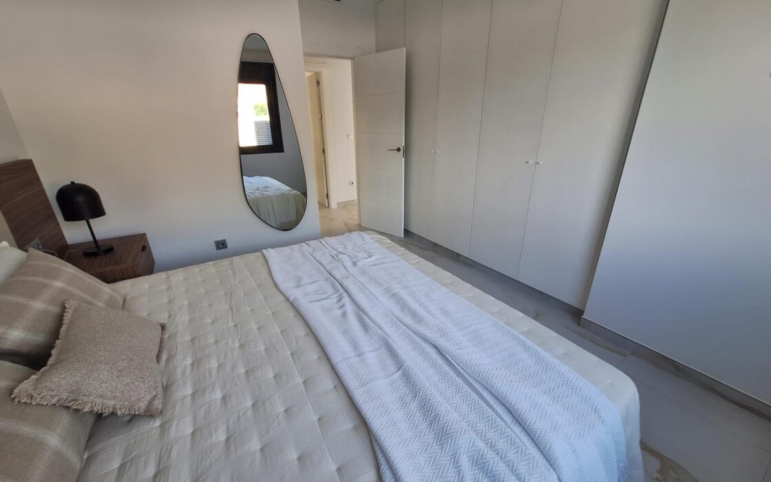 Просторная вилла с бассейном в Пинар де Камповерде 93 кв.м