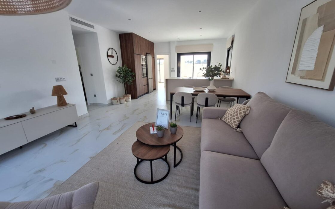 Просторная вилла с бассейном в Пинар де Камповерде 93 кв.м