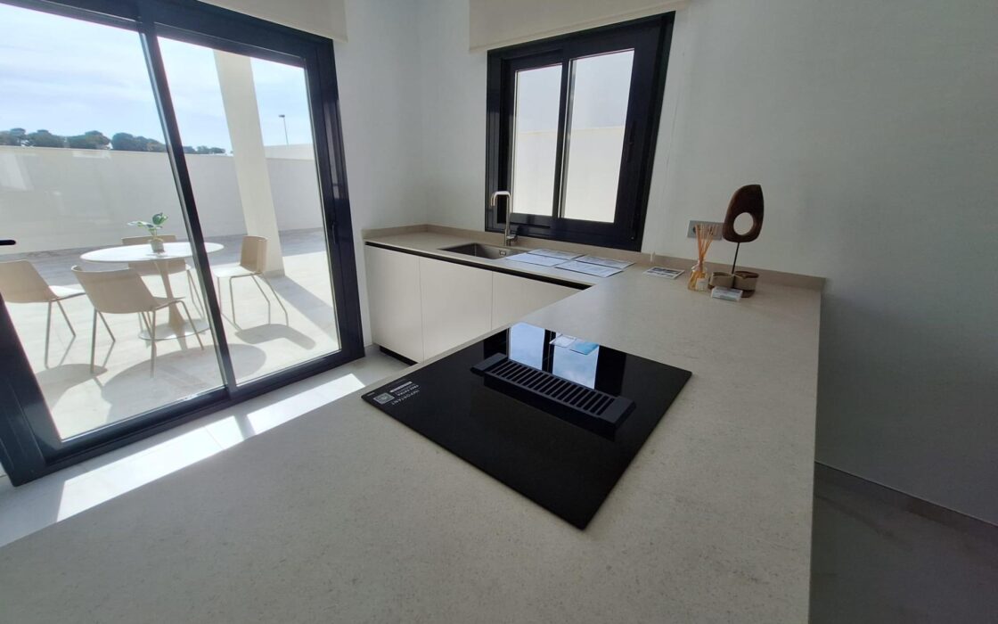 Просторная вилла с бассейном в Пинар де Камповерде 93 кв.м