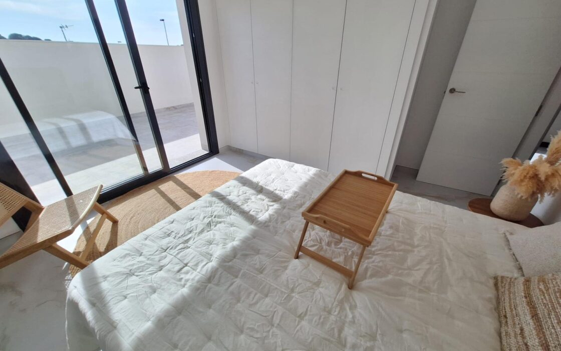 Просторная вилла с бассейном в Пинар де Камповерде 93 кв.м