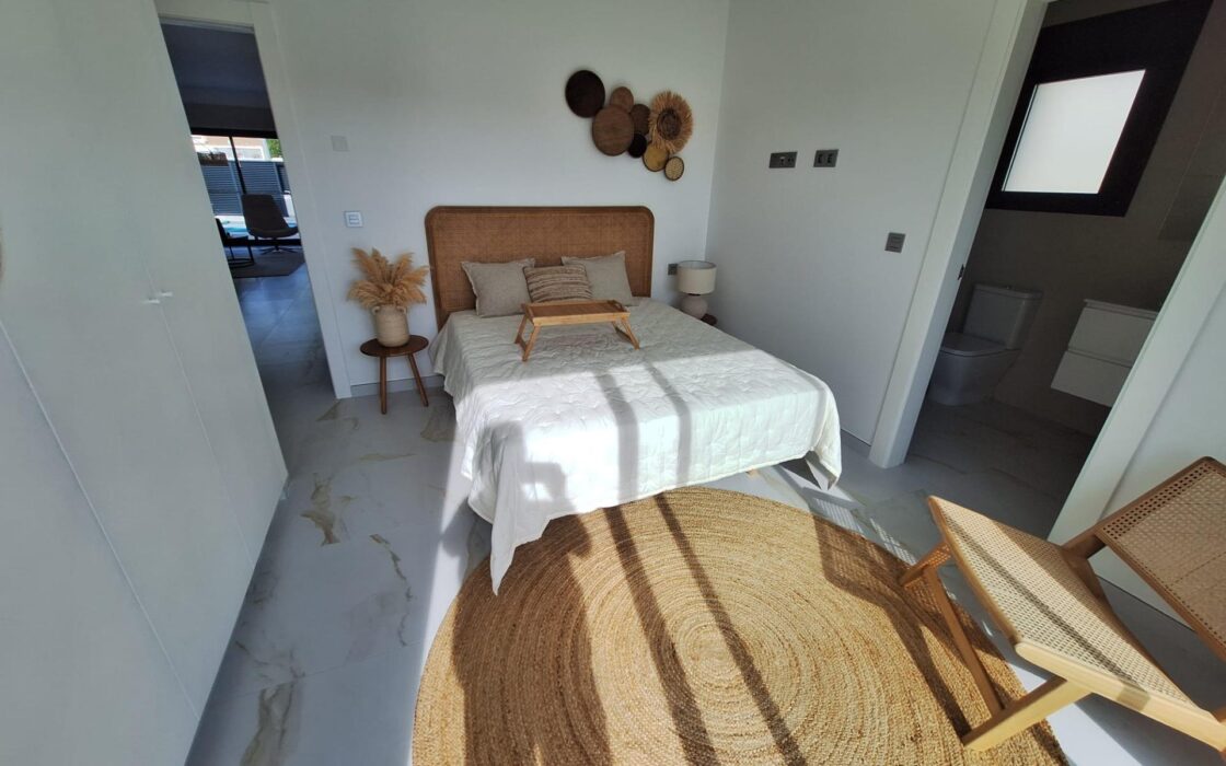 Просторная вилла с бассейном в Пинар де Камповерде 93 кв.м