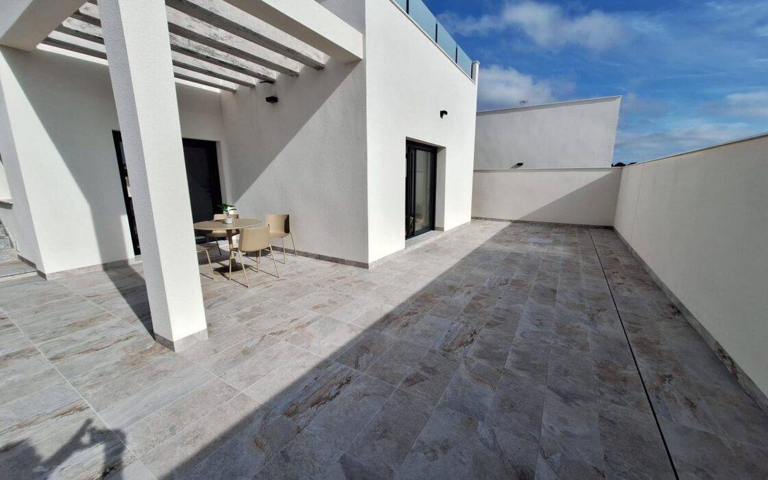 Просторная вилла с бассейном в Пинар де Камповерде 93 кв.м