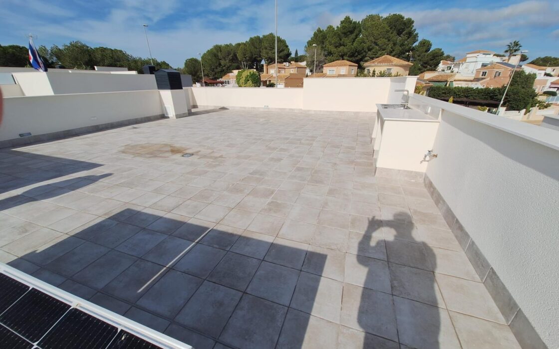 Просторная вилла с бассейном в Пинар де Камповерде 93 кв.м