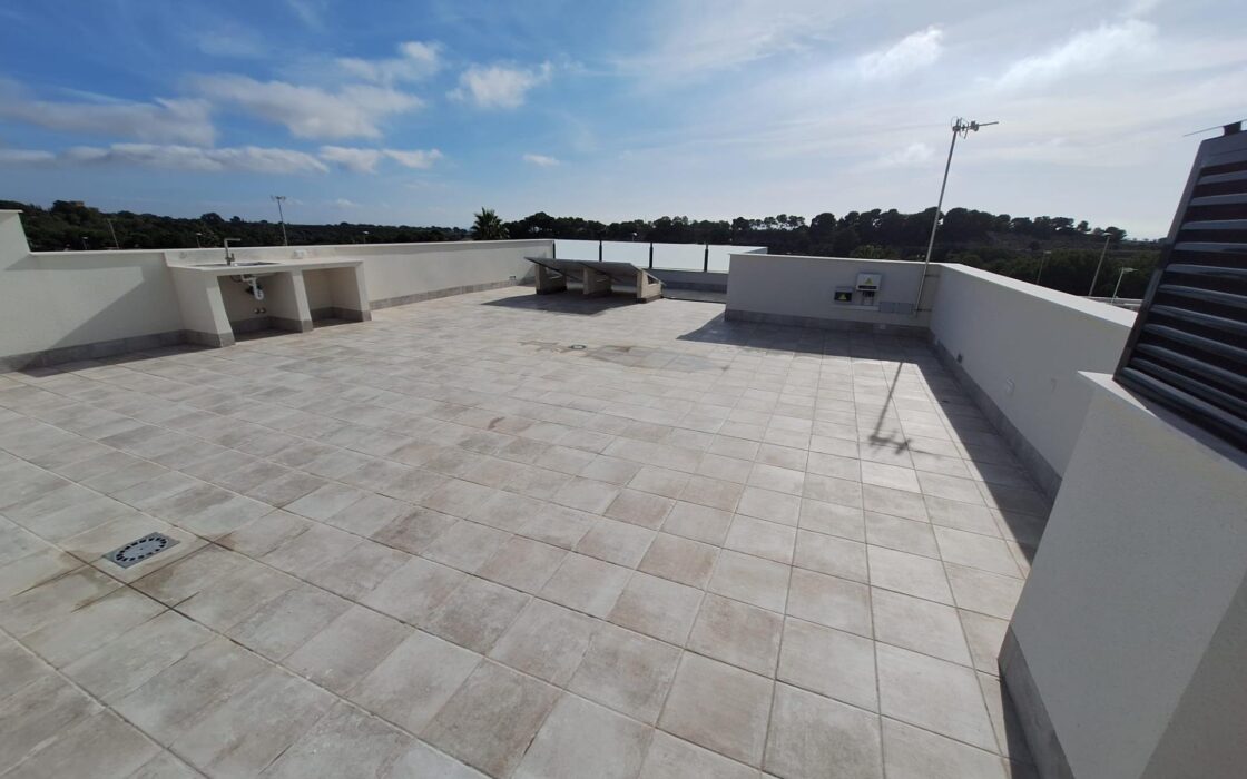 Просторная вилла с бассейном в Пинар де Камповерде 93 кв.м