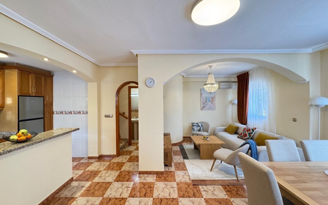 Таунхаус в Ориуэла Коста 92 кв.м с солярием у моря