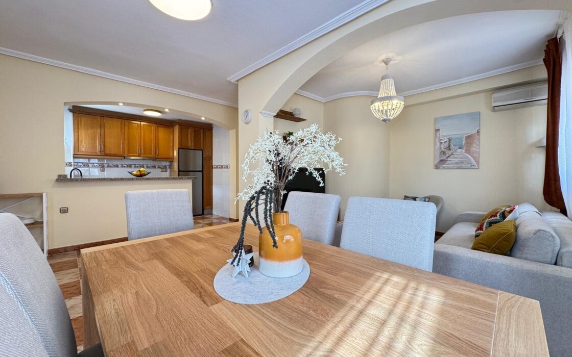 Таунхаус в Ориуэла Коста 92 кв.м с солярием у моря