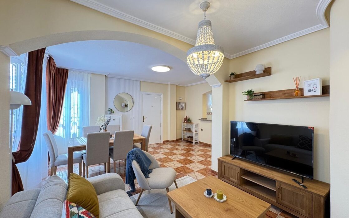 Таунхаус в Ориуэла Коста 92 кв.м с солярием у моря