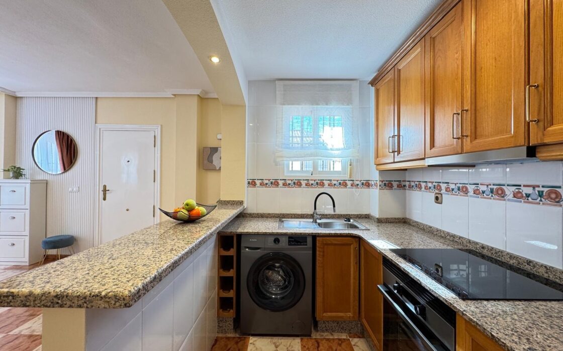 Таунхаус в Ориуэла Коста 92 кв.м с солярием у моря